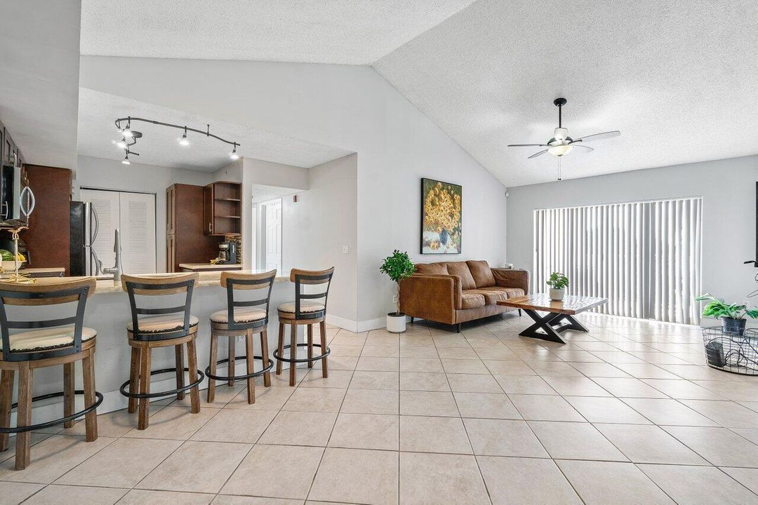 006-2620SouthUniversityDrive-309-Davie-F
