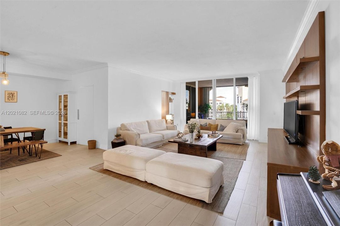 For Rent: $12,500 (3 beds, 3 baths, 2220 Square Feet)