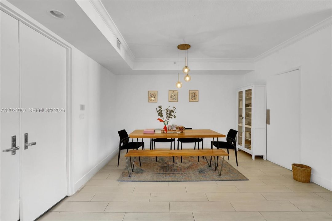 For Rent: $12,500 (3 beds, 3 baths, 2220 Square Feet)