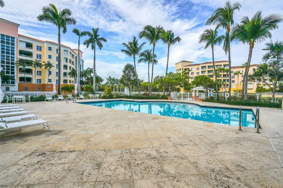 For Rent: $12,500 (3 beds, 3 baths, 2220 Square Feet)