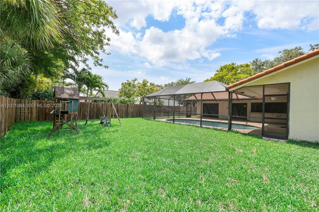 For Sale: $749,500 (5 beds, 2 baths, 2213 Square Feet)