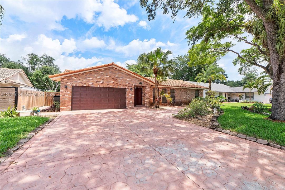 For Sale: $749,500 (5 beds, 2 baths, 2213 Square Feet)