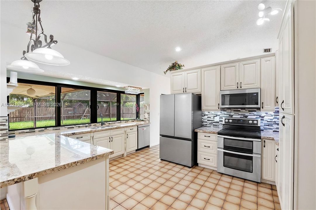 For Sale: $749,500 (5 beds, 2 baths, 2213 Square Feet)