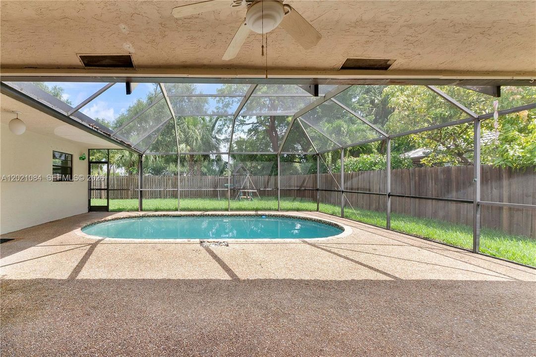 For Sale: $749,500 (5 beds, 2 baths, 2213 Square Feet)