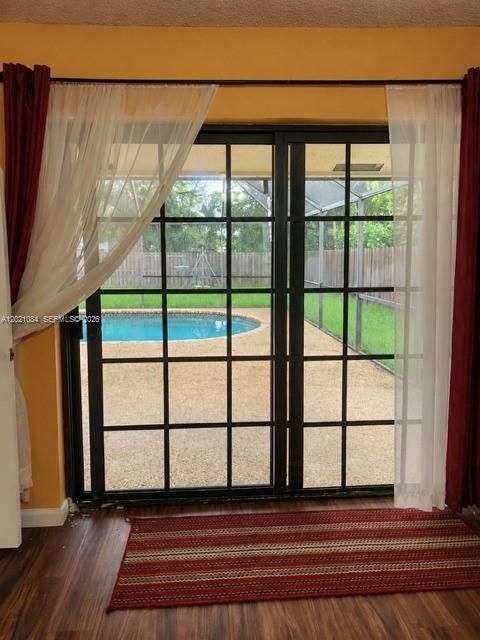 For Sale: $749,500 (5 beds, 2 baths, 2213 Square Feet)