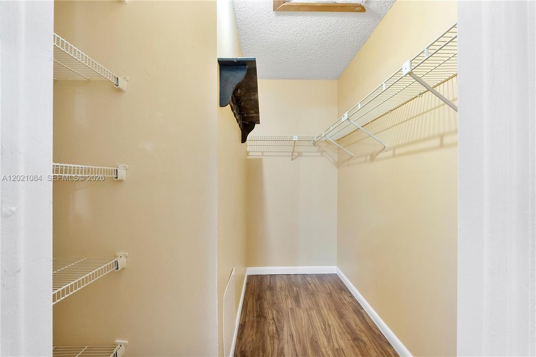 For Sale: $749,500 (5 beds, 2 baths, 2213 Square Feet)