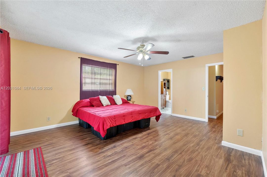 For Sale: $749,500 (5 beds, 2 baths, 2213 Square Feet)