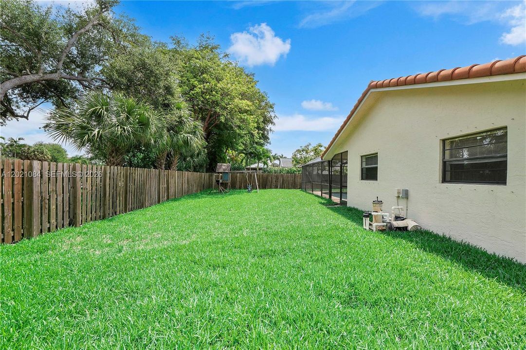 For Sale: $749,500 (5 beds, 2 baths, 2213 Square Feet)