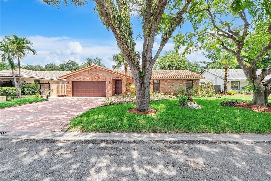 For Sale: $749,500 (5 beds, 2 baths, 2213 Square Feet)