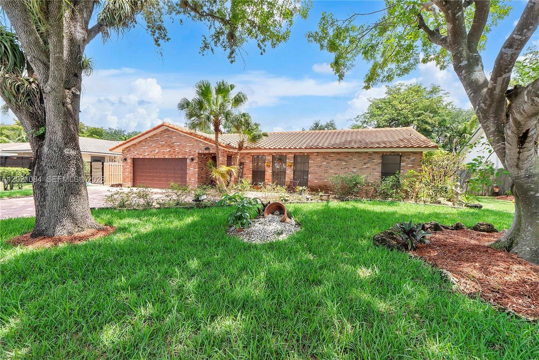 For Sale: $749,500 (5 beds, 2 baths, 2213 Square Feet)