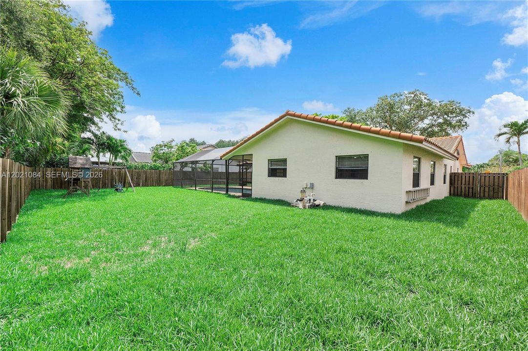 For Sale: $749,500 (5 beds, 2 baths, 2213 Square Feet)