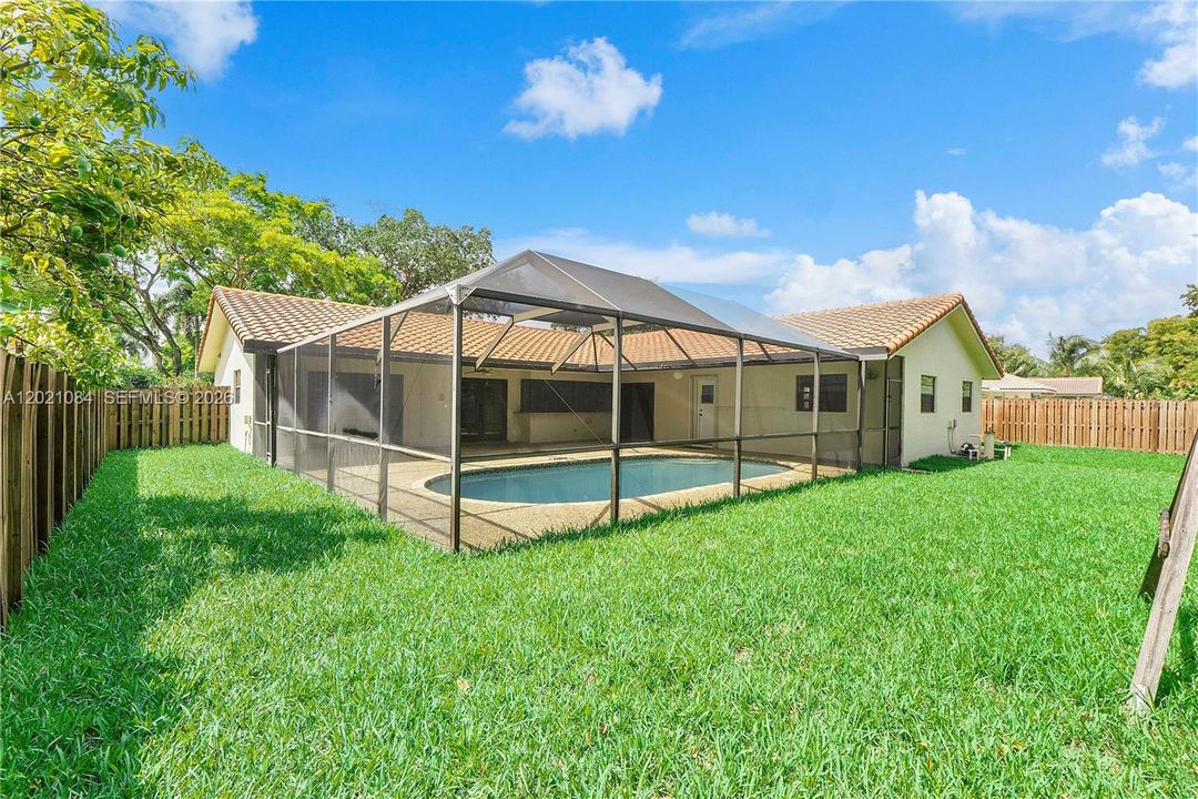 For Sale: $749,500 (5 beds, 2 baths, 2213 Square Feet)