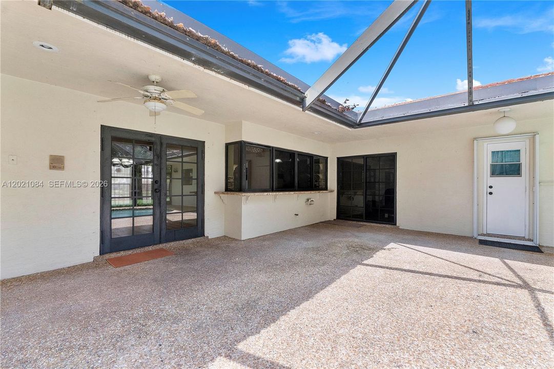 For Sale: $749,500 (5 beds, 2 baths, 2213 Square Feet)