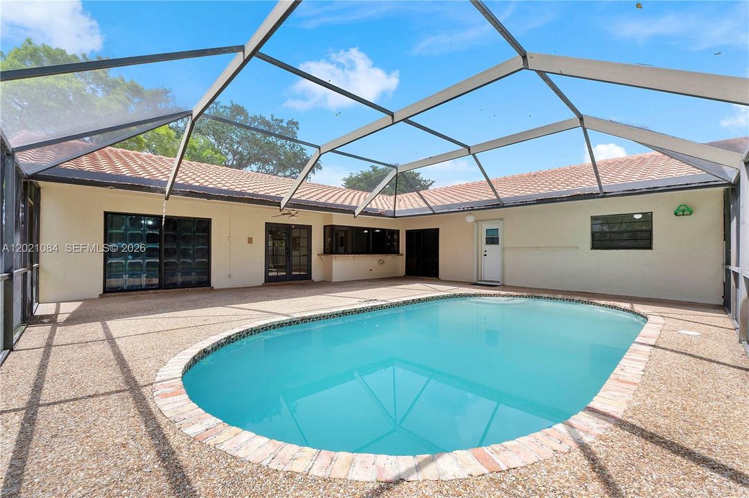 For Sale: $749,500 (5 beds, 2 baths, 2213 Square Feet)