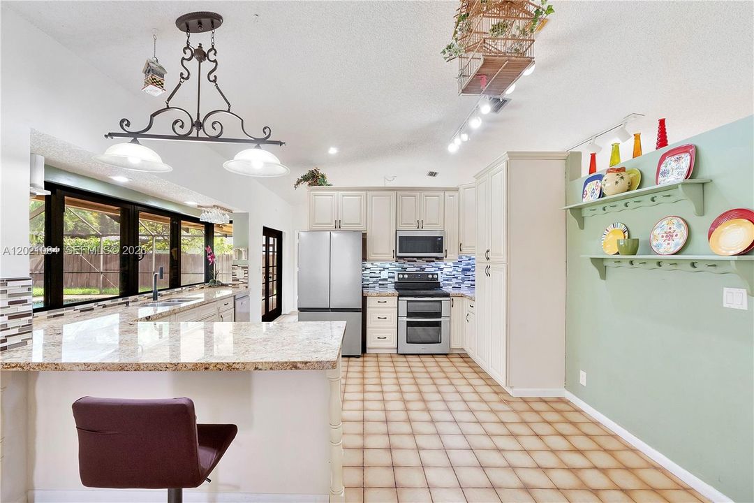 For Sale: $749,500 (5 beds, 2 baths, 2213 Square Feet)