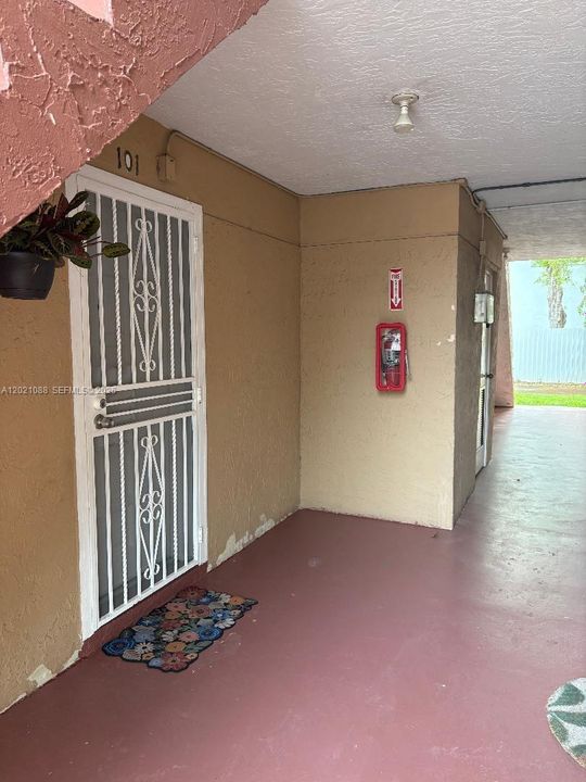 For Sale: $190,000 (1 beds, 1 baths, 580 Square Feet)