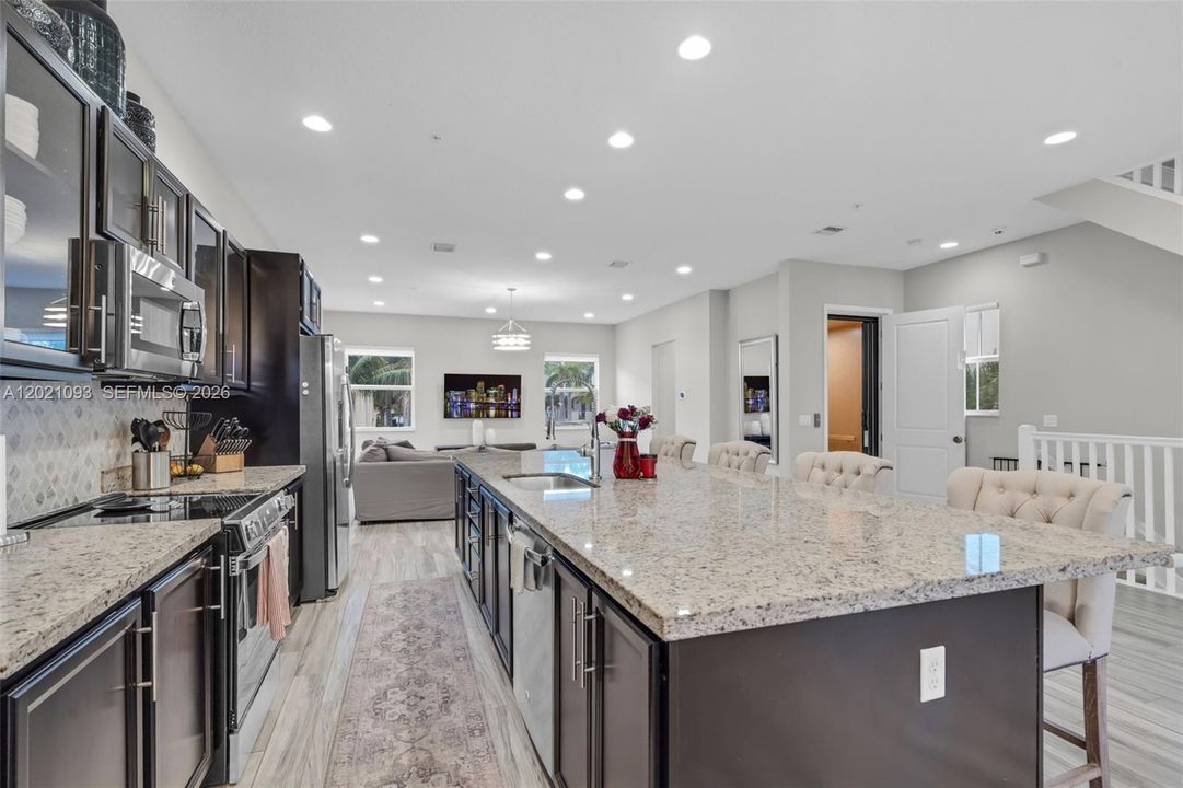 En Venta: $735,000 (3 camas, 4 baños, 2928 Pies cuadrados)