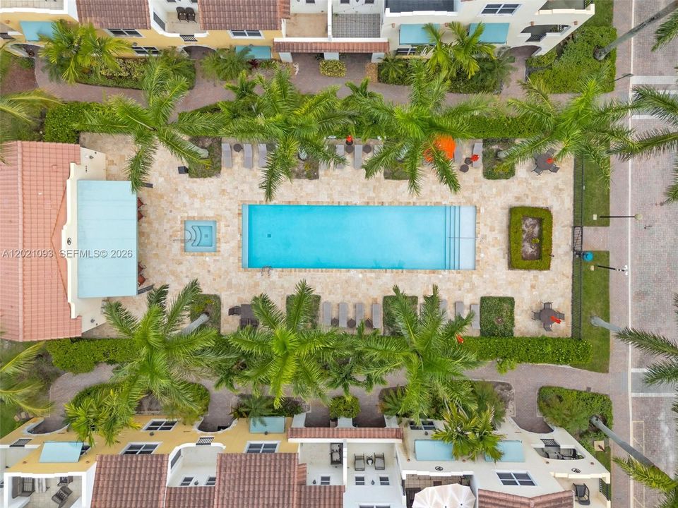 En Venta: $735,000 (3 camas, 4 baños, 2928 Pies cuadrados)