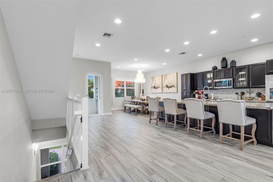 En Venta: $735,000 (3 camas, 4 baños, 2928 Pies cuadrados)