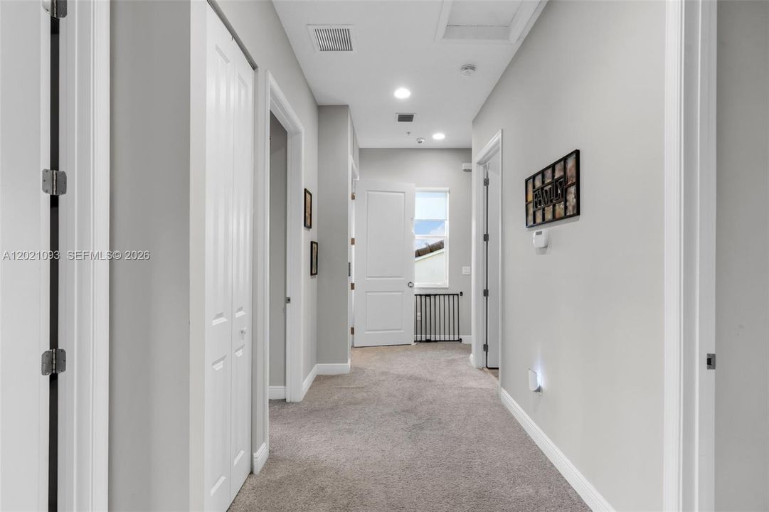 En Venta: $735,000 (3 camas, 4 baños, 2928 Pies cuadrados)