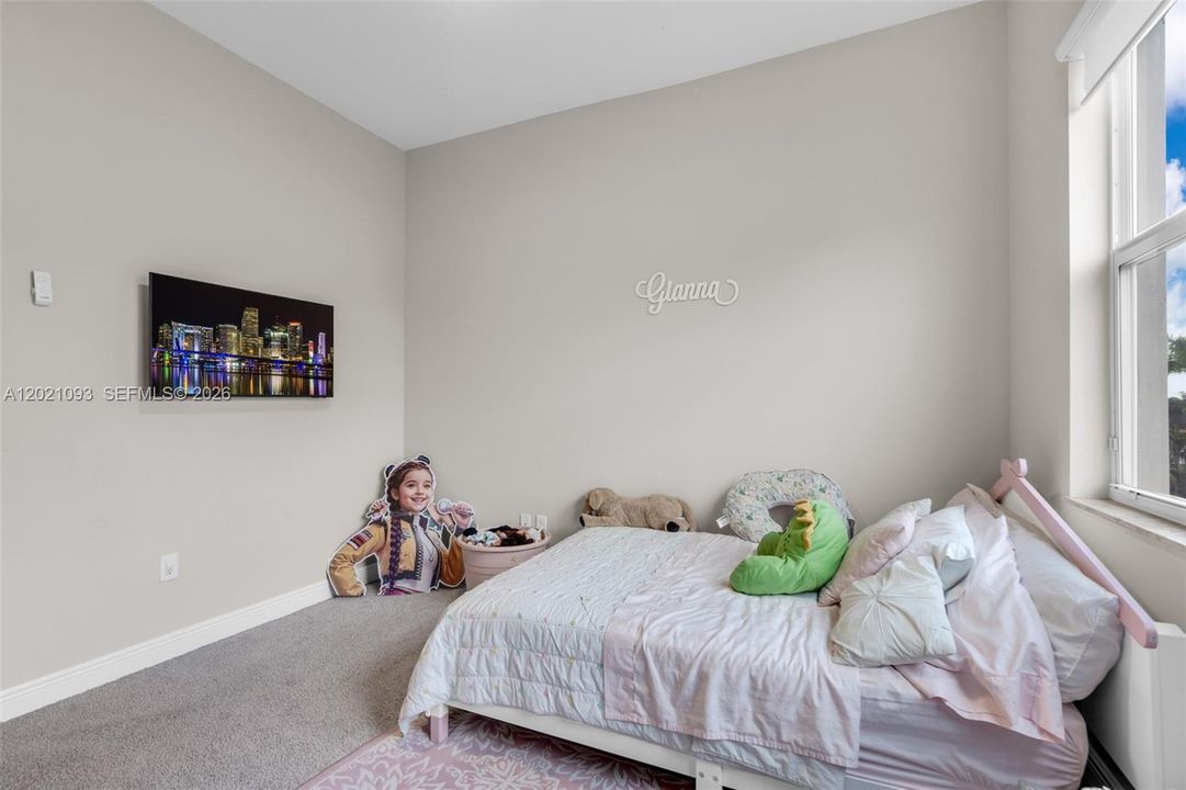 En Venta: $735,000 (3 camas, 4 baños, 2928 Pies cuadrados)