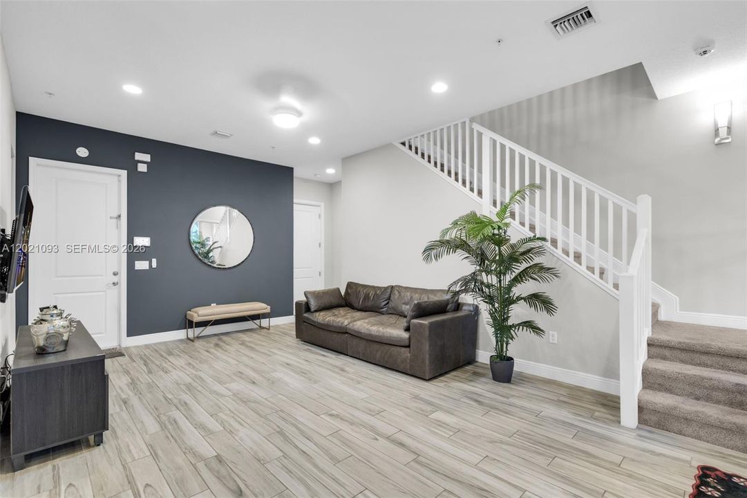En Venta: $735,000 (3 camas, 4 baños, 2928 Pies cuadrados)