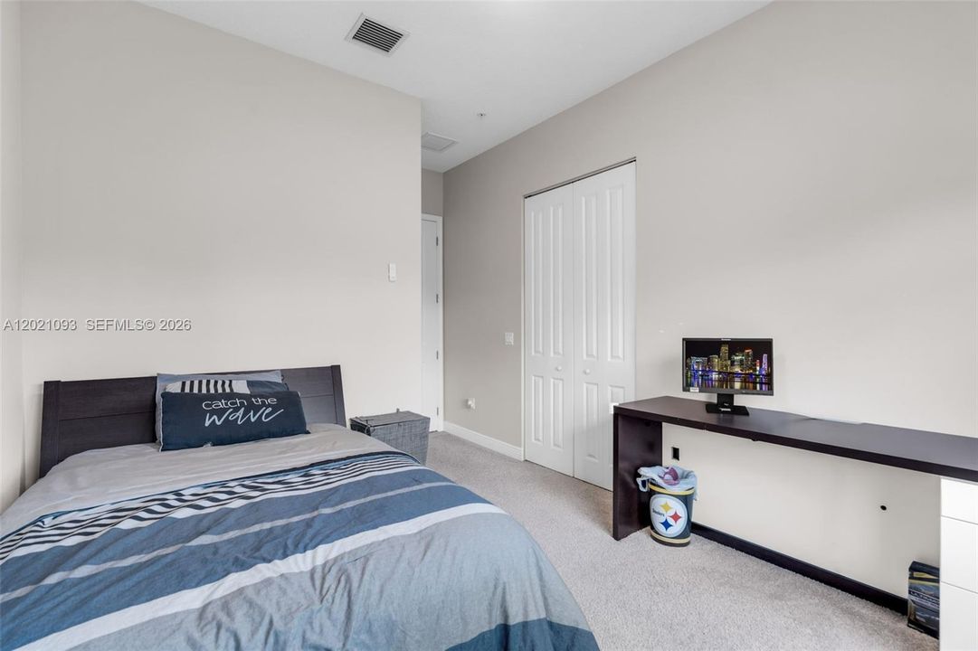 En Venta: $735,000 (3 camas, 4 baños, 2928 Pies cuadrados)