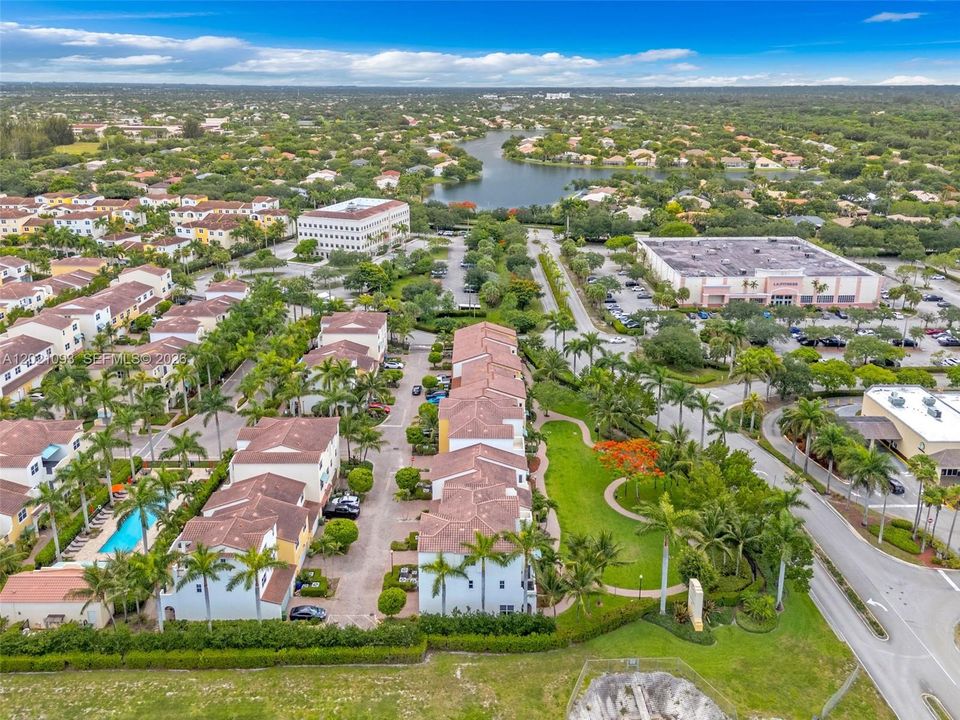En Venta: $735,000 (3 camas, 4 baños, 2928 Pies cuadrados)