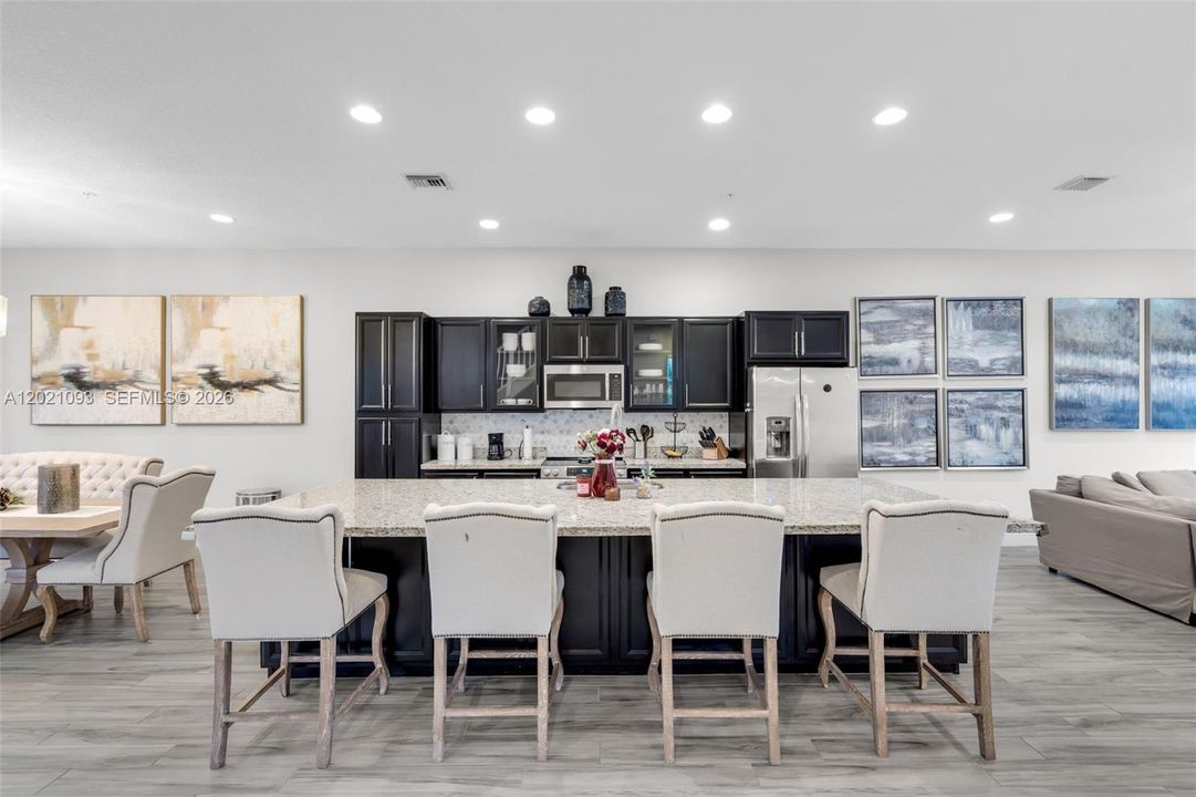 En Venta: $735,000 (3 camas, 4 baños, 2928 Pies cuadrados)