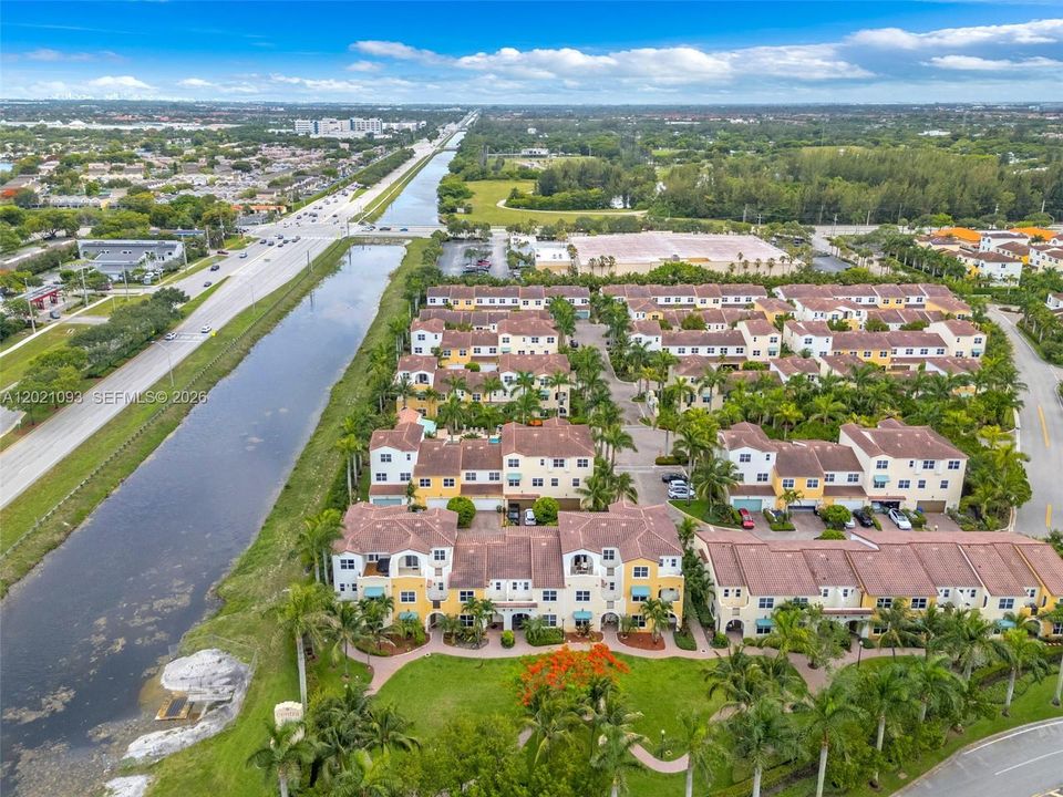En Venta: $735,000 (3 camas, 4 baños, 2928 Pies cuadrados)