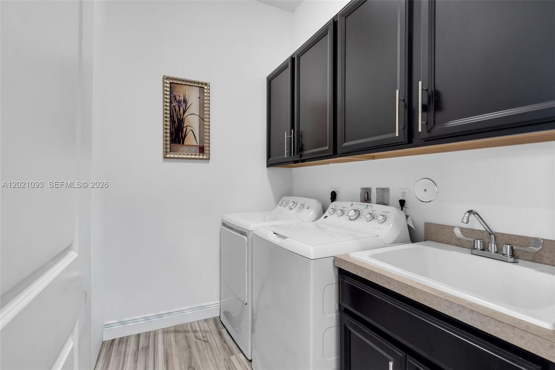 En Venta: $735,000 (3 camas, 4 baños, 2928 Pies cuadrados)