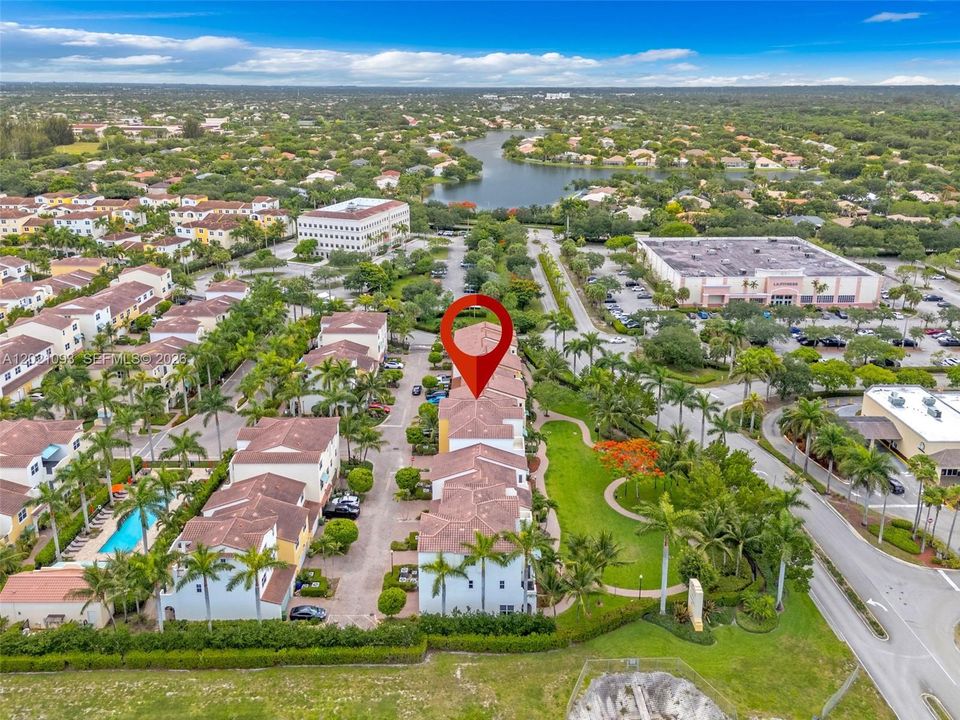 En Venta: $735,000 (3 camas, 4 baños, 2928 Pies cuadrados)