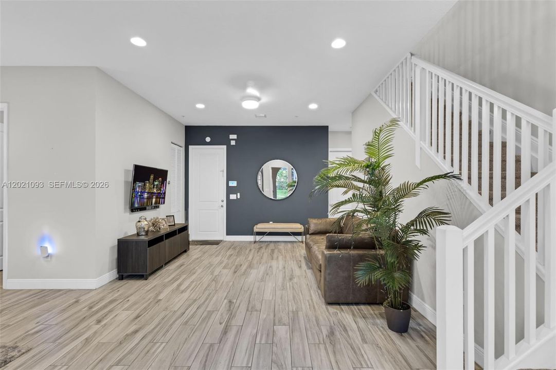 En Venta: $735,000 (3 camas, 4 baños, 2928 Pies cuadrados)