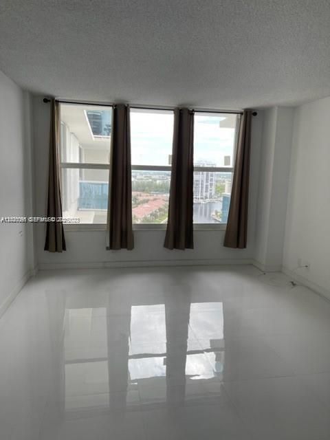For Sale: $470,000 (2 beds, 2 baths, 1202 Square Feet)