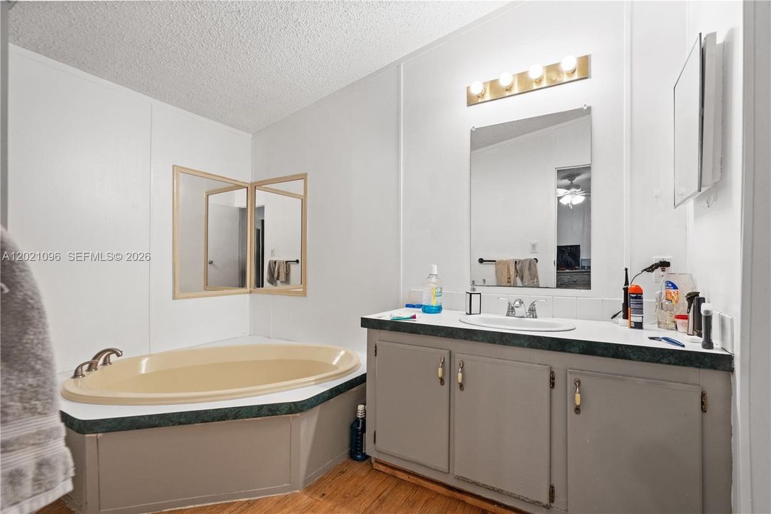For Sale: $207,500 (3 beds, 2 baths, 1456 Square Feet)