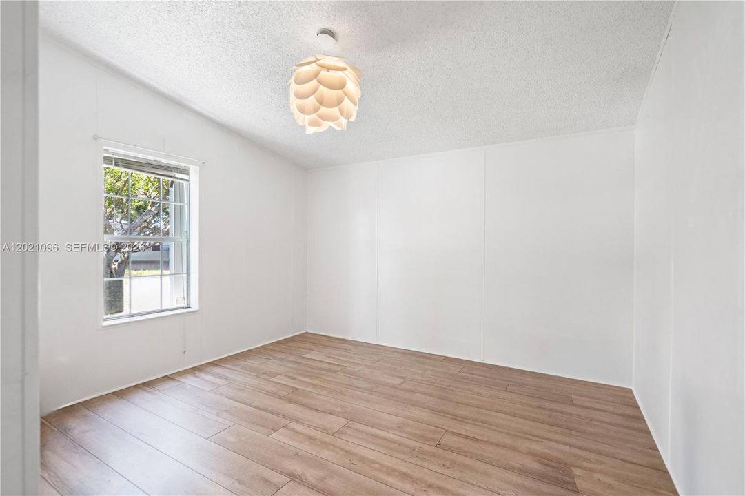 For Sale: $207,500 (3 beds, 2 baths, 1456 Square Feet)