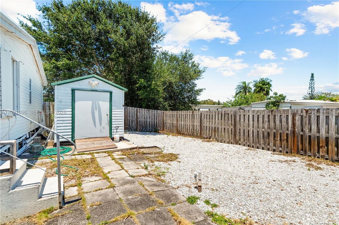For Sale: $207,500 (3 beds, 2 baths, 1456 Square Feet)