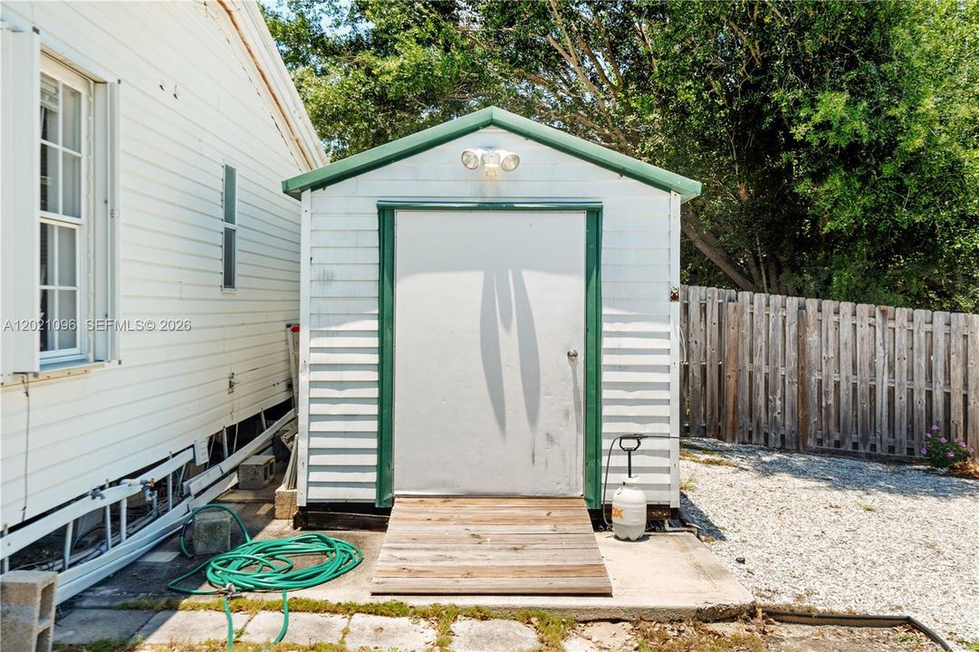 For Sale: $207,500 (3 beds, 2 baths, 1456 Square Feet)