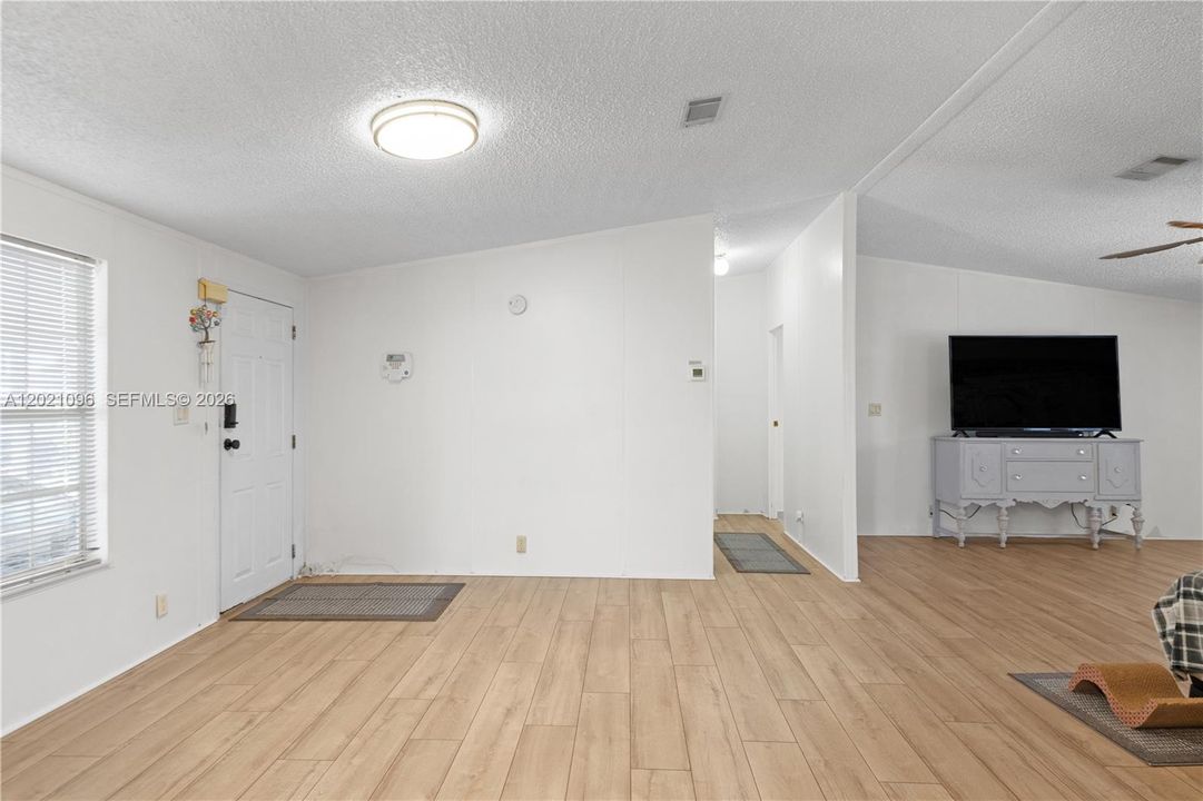 For Sale: $207,500 (3 beds, 2 baths, 1456 Square Feet)