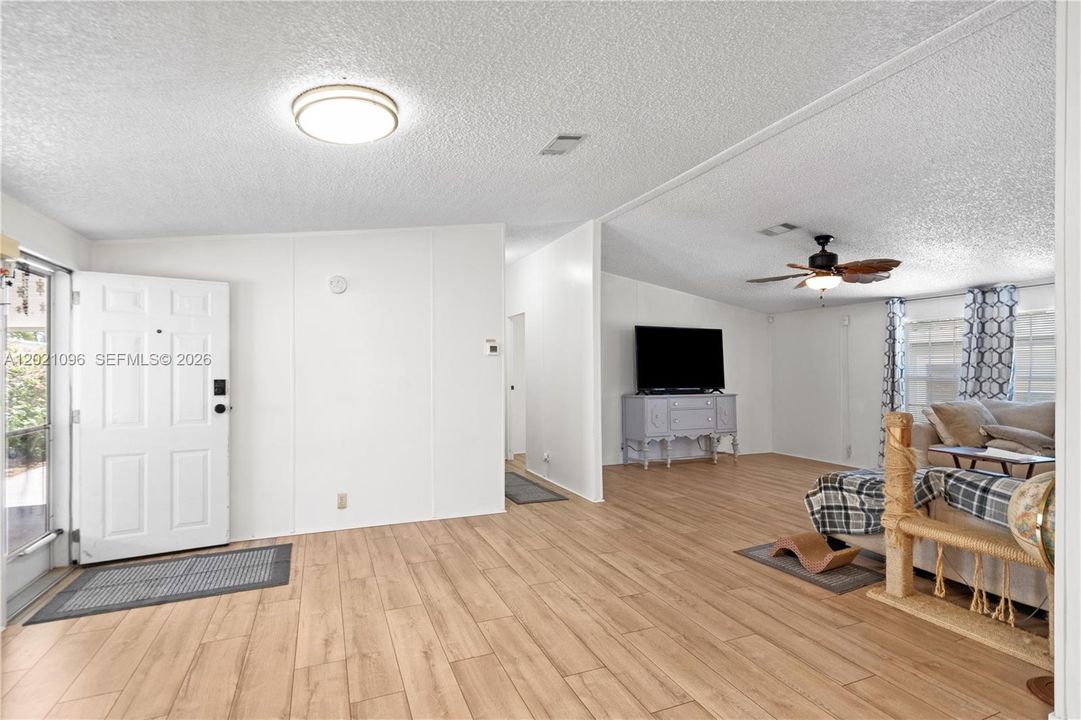 For Sale: $207,500 (3 beds, 2 baths, 1456 Square Feet)