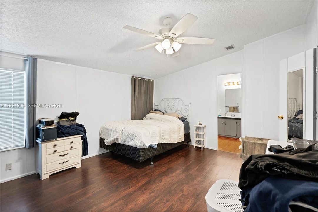 For Sale: $207,500 (3 beds, 2 baths, 1456 Square Feet)