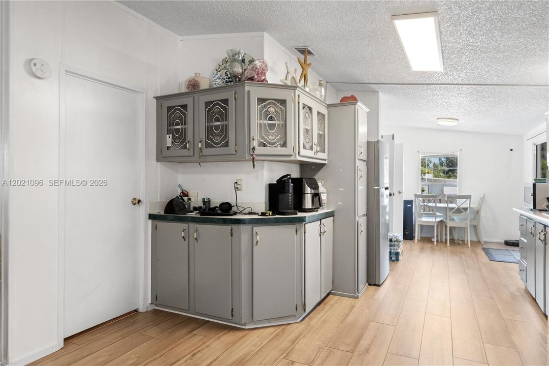 For Sale: $207,500 (3 beds, 2 baths, 1456 Square Feet)