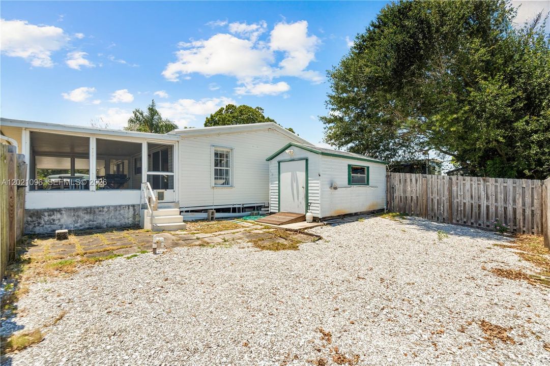 For Sale: $207,500 (3 beds, 2 baths, 1456 Square Feet)