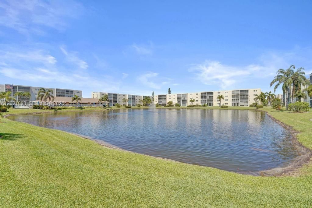 For Sale: $310,000 (2 beds, 2 baths, 1144 Square Feet)