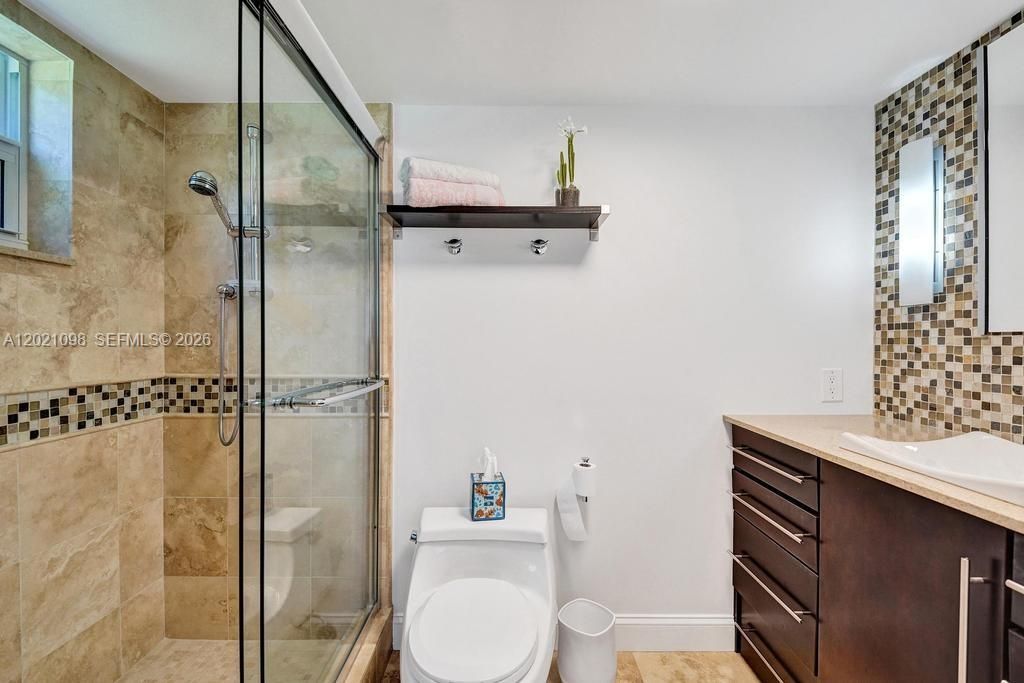 For Sale: $310,000 (2 beds, 2 baths, 1144 Square Feet)