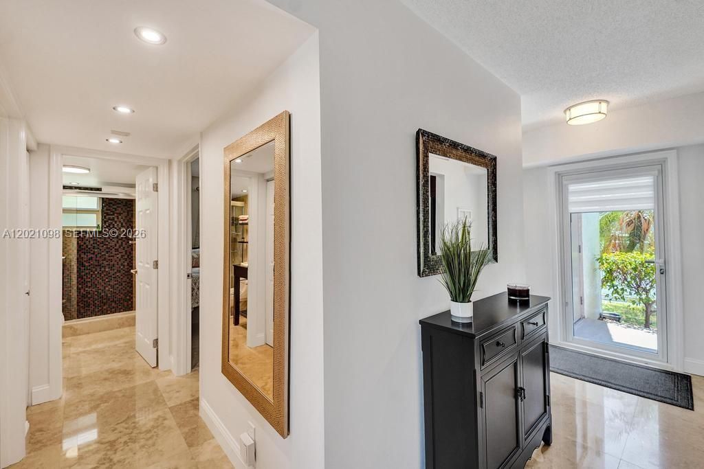 For Sale: $310,000 (2 beds, 2 baths, 1144 Square Feet)