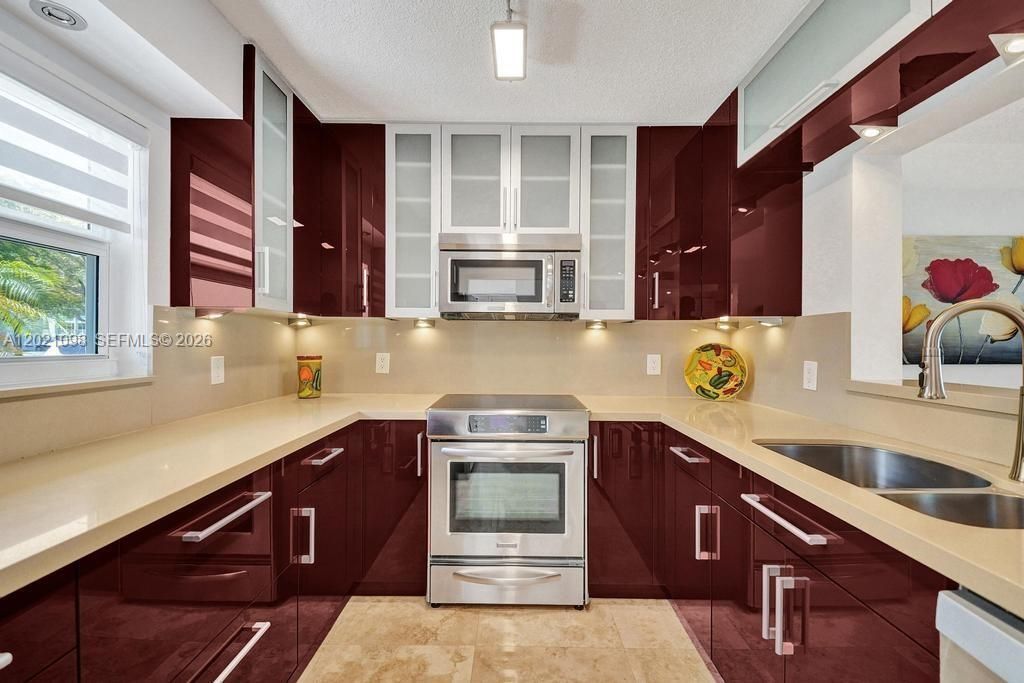 For Sale: $310,000 (2 beds, 2 baths, 1144 Square Feet)