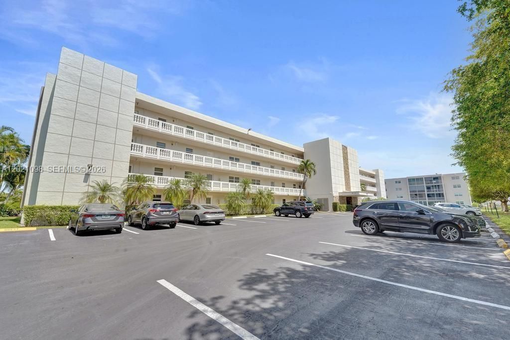 For Sale: $310,000 (2 beds, 2 baths, 1144 Square Feet)