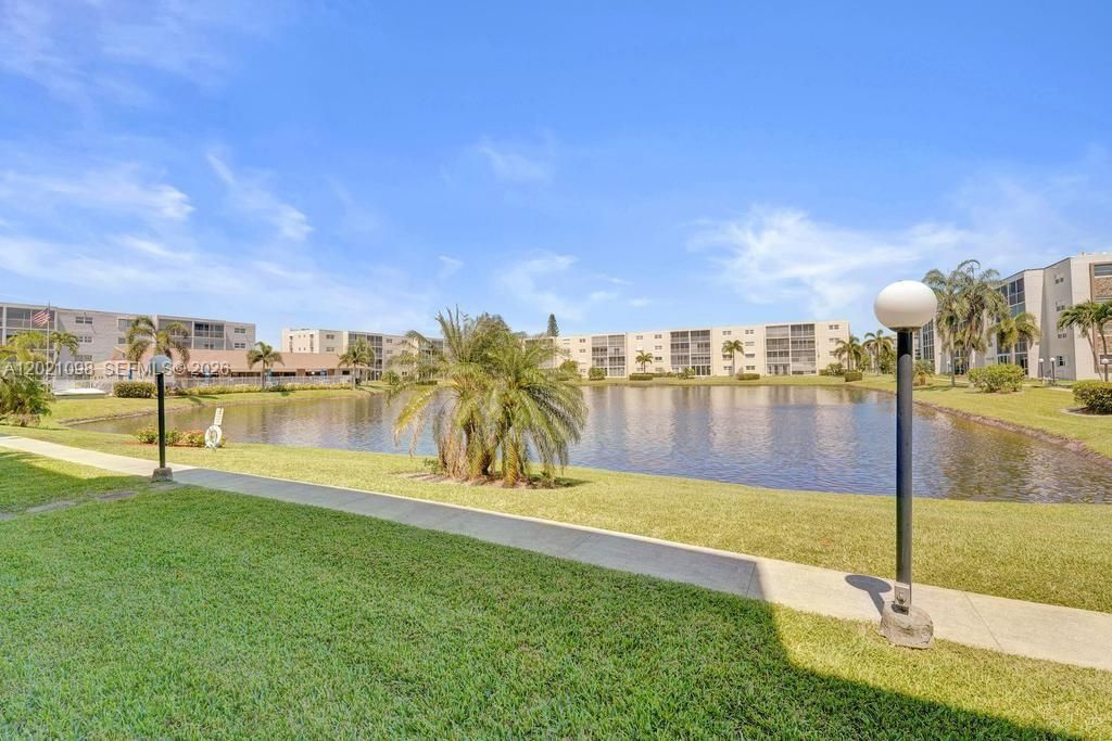 For Sale: $310,000 (2 beds, 2 baths, 1144 Square Feet)