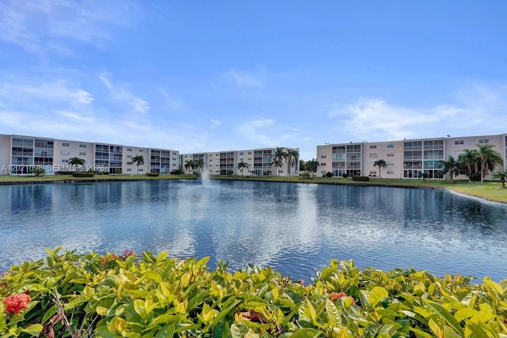 For Sale: $310,000 (2 beds, 2 baths, 1144 Square Feet)